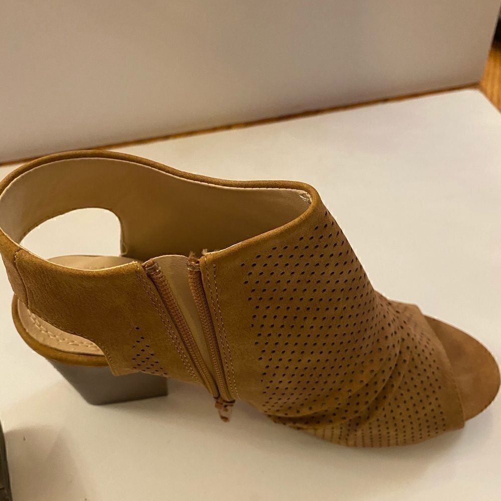 🌸Chase+ Chloe  Tan heels Fashion Sandal Size :9